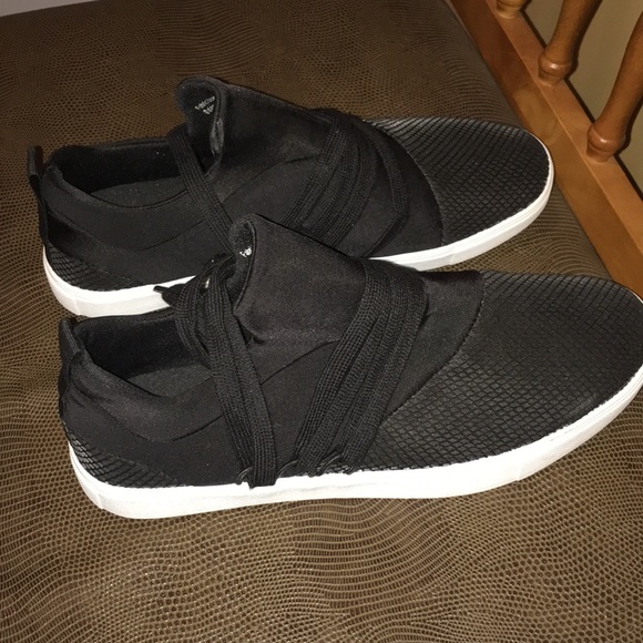 ✨HOST PICK✨LAST SIZE 11 Brash Drea Black Sneaker - Picture 7 of 9